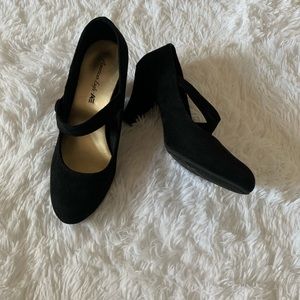 Mary-Jane style pumps